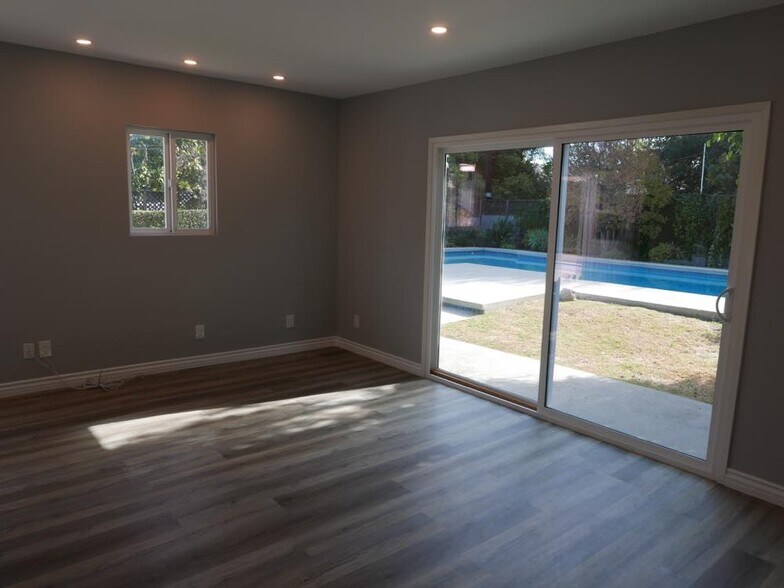 Finished garage/studio - 16740 Morrison St