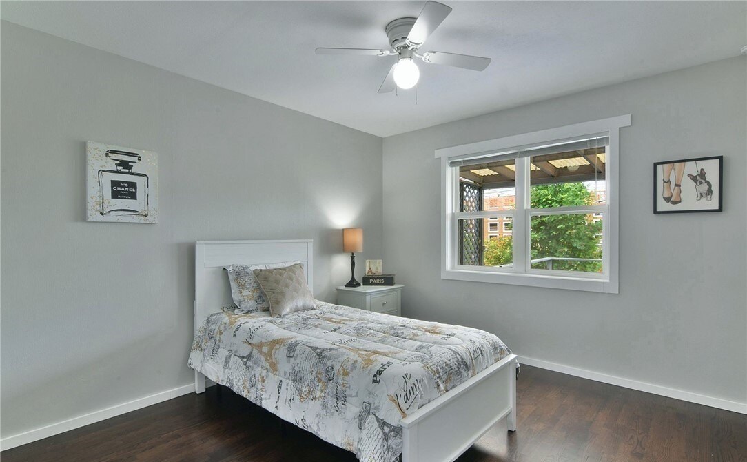 Upstairs Bedroom 1 - 1027 Lombard Ave