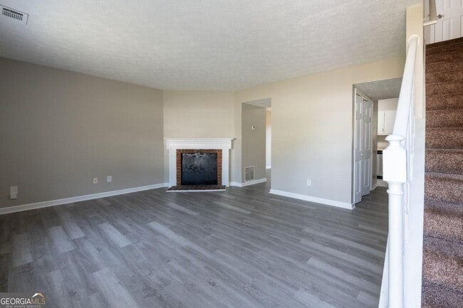 Building Photo - 580 Downing St