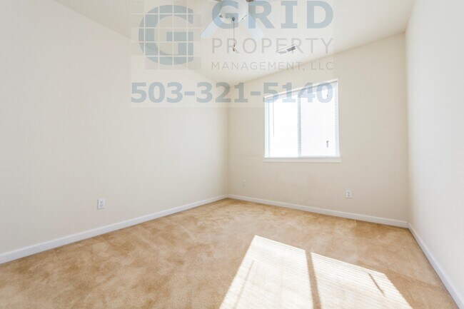 Building Photo - Beautiful 3BR Townhome