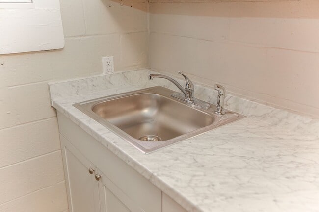 Building Photo - 2224 Marshall Ave