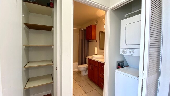 Building Photo - Views of Waikiki & Diamond Head - 1 Bed/1 ...