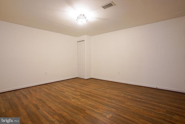 Building Photo - 2017 N Cameron St