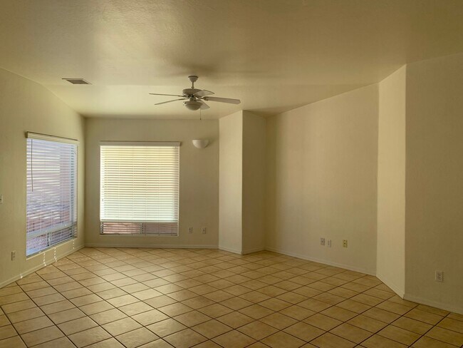 Building Photo - 4964 E Catalina Ct