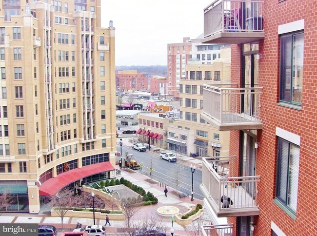 Building Photo - 1220 N Fillmore St