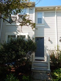 Building Photo - Cozy TH in Great Alexandria Location!