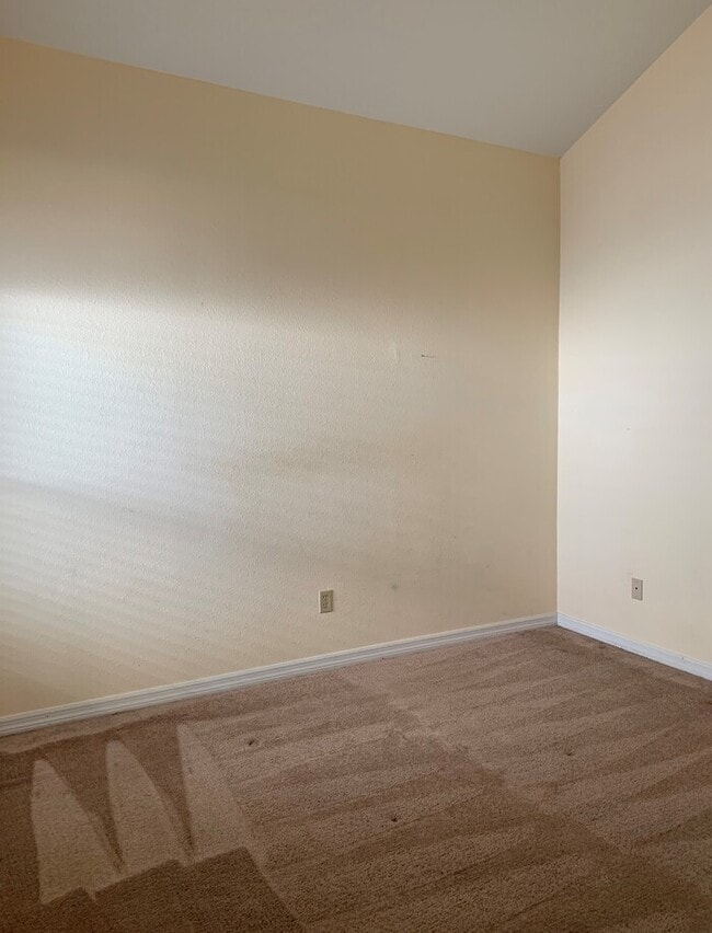 Building Photo - Charming 2 bedroom 2 bath Townhome