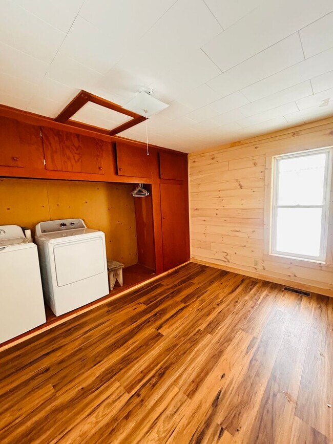 Building Photo - Village of West Carthage 3-4 Bedroom / 1.5 Bath Home