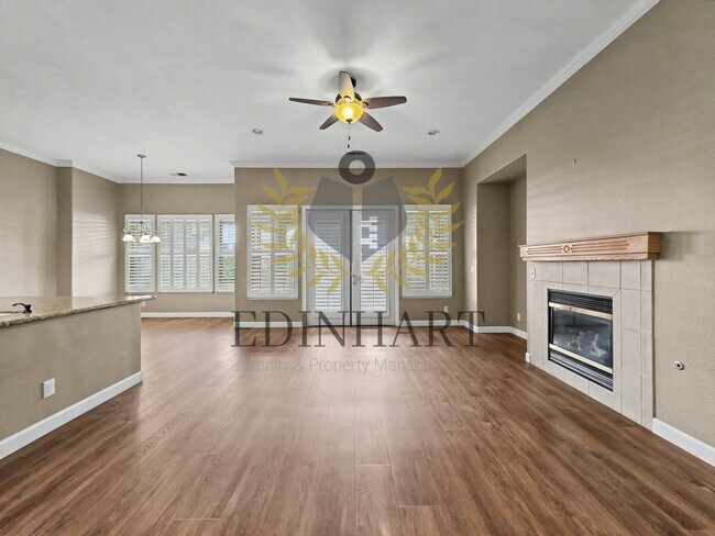 Building Photo - 818 S Apple Ave