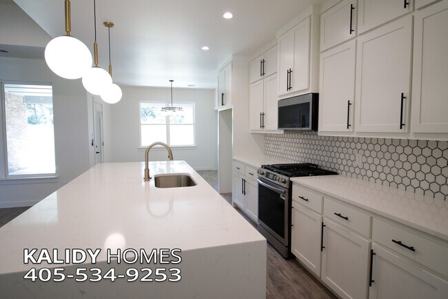 Building Photo - 2141 Kalidy Dr