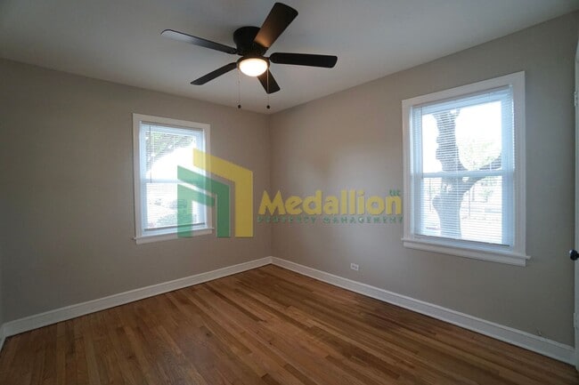 Building Photo - 9858 S Drexel Ave