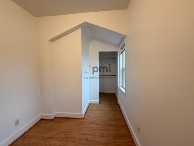 Building Photo - 814 Summer St