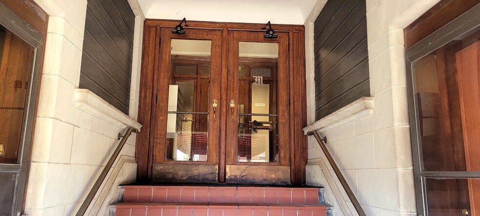 Building Photo - 319 W North St