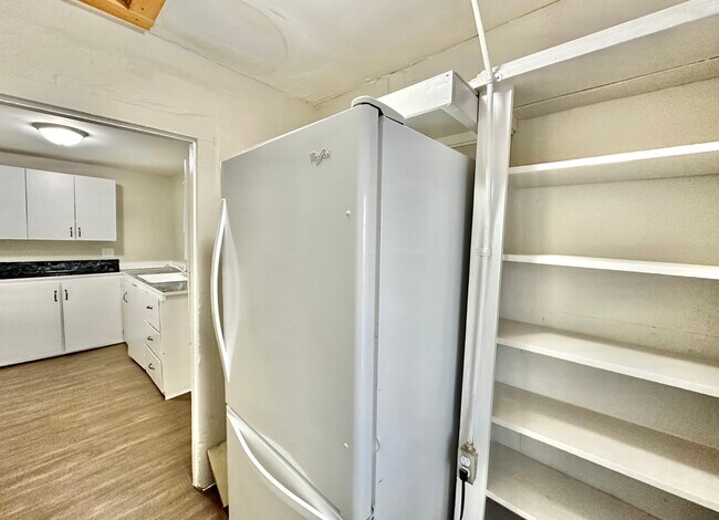 Building Photo - 706 Bluff St