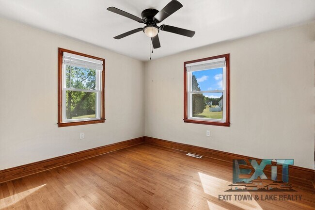 Building Photo - Country Feel, Modern Updates – 3BR Home on Quiet Road Just Outside of South Hill