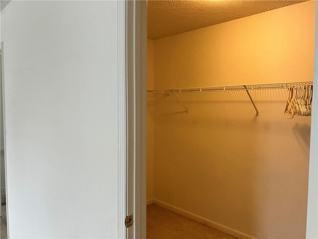 Building Photo - 120 Hummingbird Way