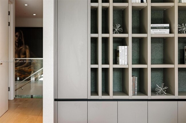 Building Photo - 77 SW 18th Terrace