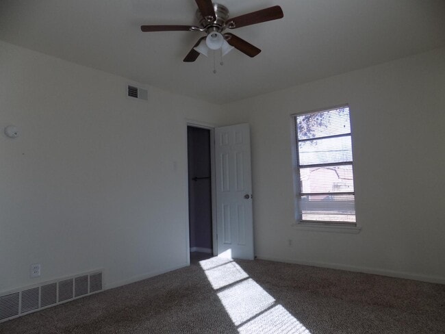 Building Photo - 1016 Billie Ruth Ln