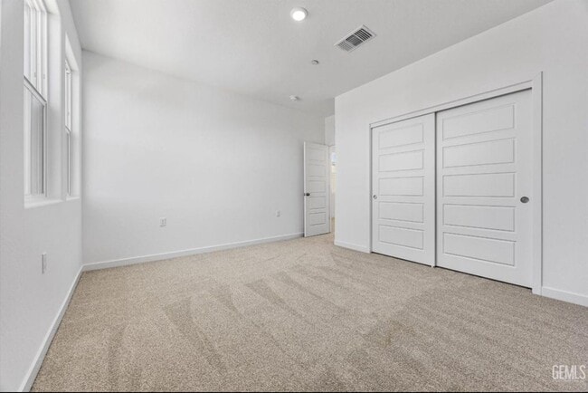 Building Photo - New Construction Call to set up a showing