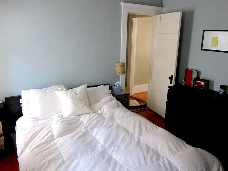 Primary Photo - 20 Hunnewell Ave