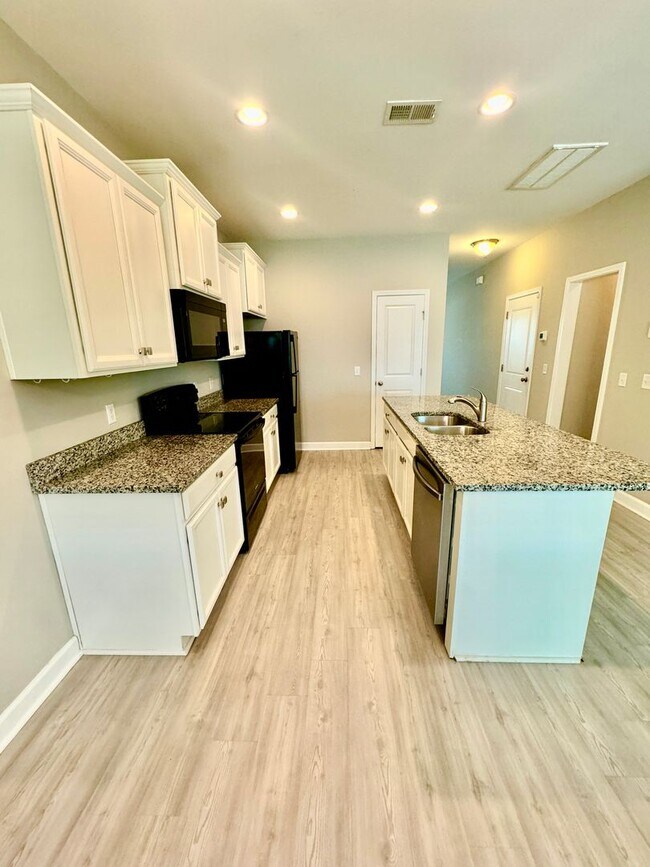 Building Photo - 3 Bed 2 Bath Townhome Located in Cokers Commons in Goose Creek!