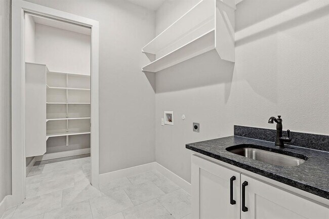Building Photo - 1326 Via Principale