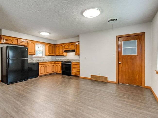 Building Photo - 1639 Westbrooke Terrace