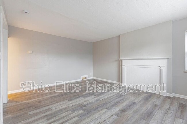 Building Photo - 987 Lilley Ave