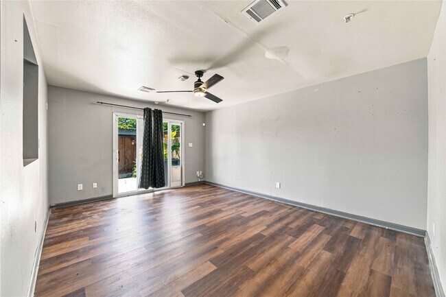 Building Photo - 1814 Country Village Blvd
