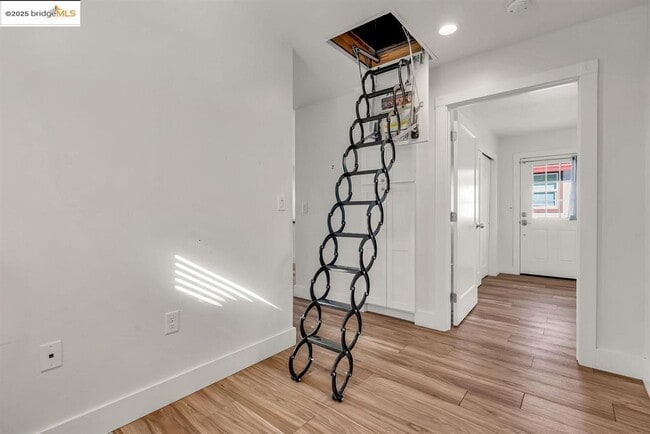 Building Photo - 507 Maple St