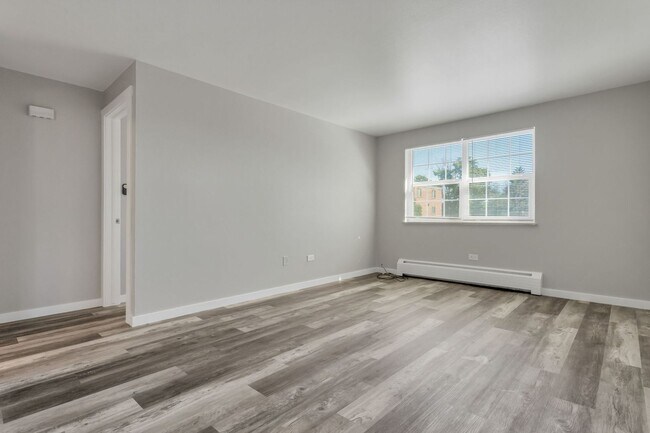 Building Photo - Newly Remodeled 2 Bed, 1 Bath Condo in the Goldsmith Neighborhood!