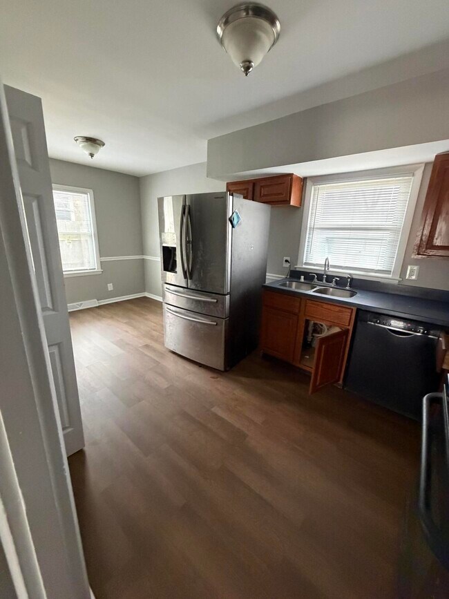 Building Photo - 611 Chestnut St