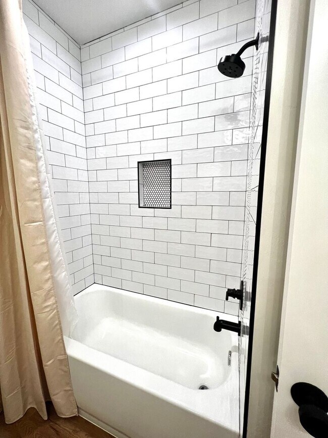 Building Photo - Gorgeous Modern Home In Village Glen