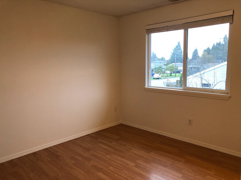 Building Photo - 4225 Mahrt Ave SE