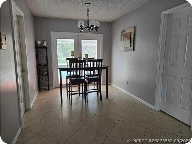 Building Photo - 122 Riomar Dr