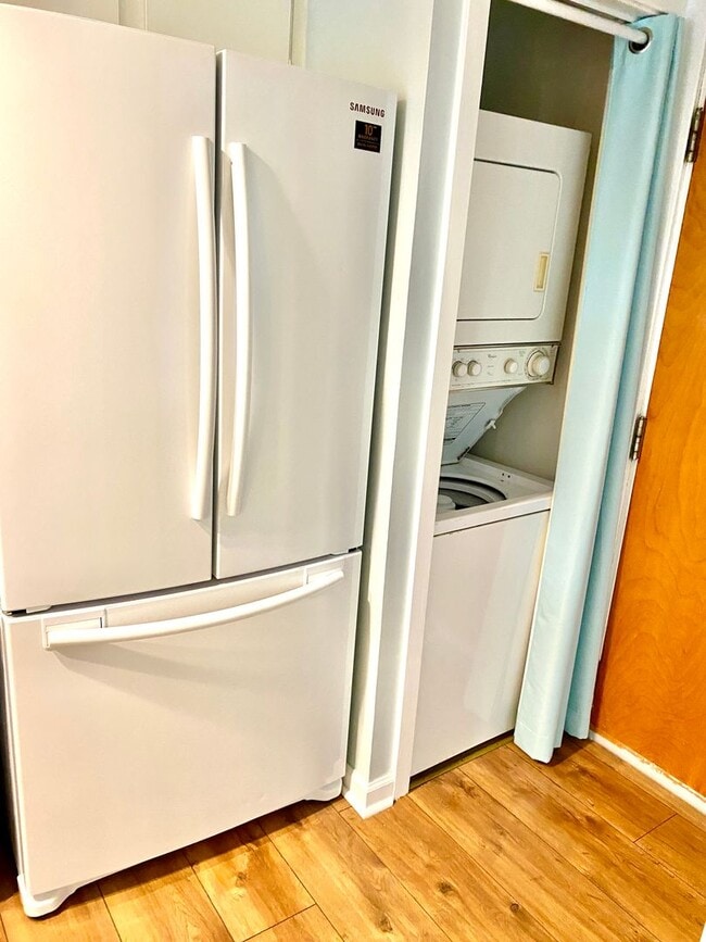 Building Photo - RESORT STYLE LIVING!! 1BD Condo in Marina Community!