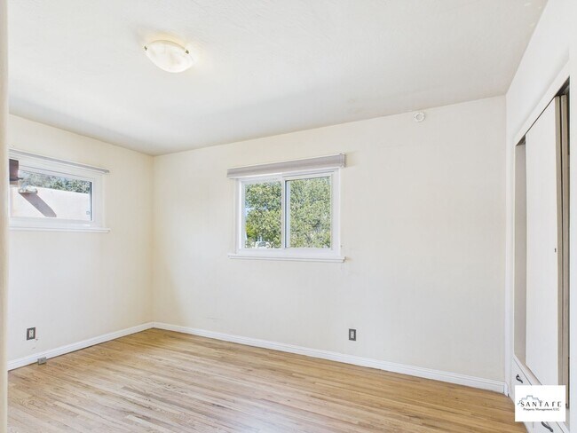 Building Photo - 204 Solana Dr