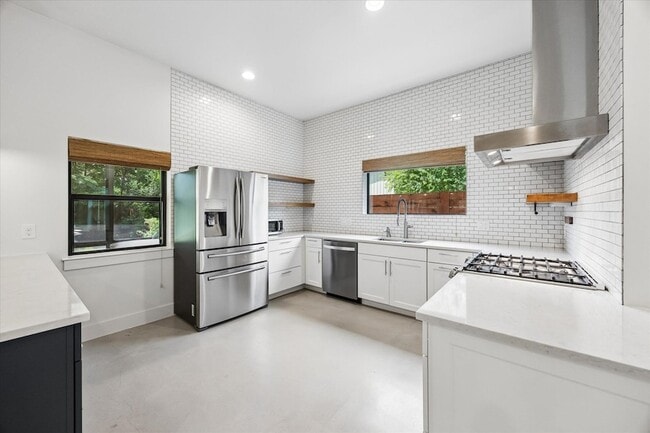Building Photo - 4506 Russell Dr