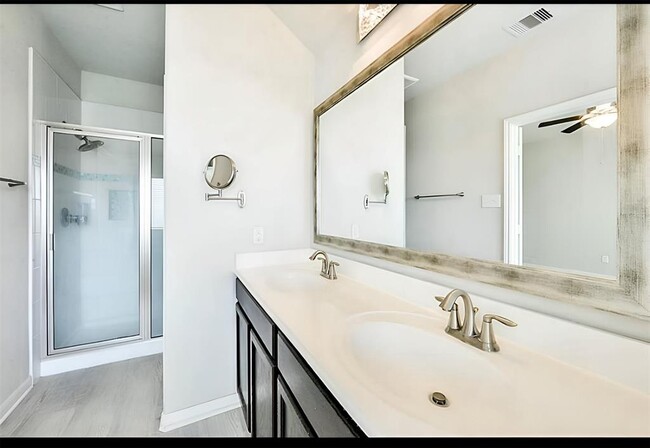 Building Photo - 20711 Winghaven Dr