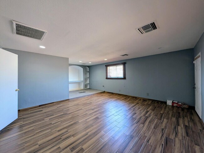 Building Photo - 3848 W North Ln