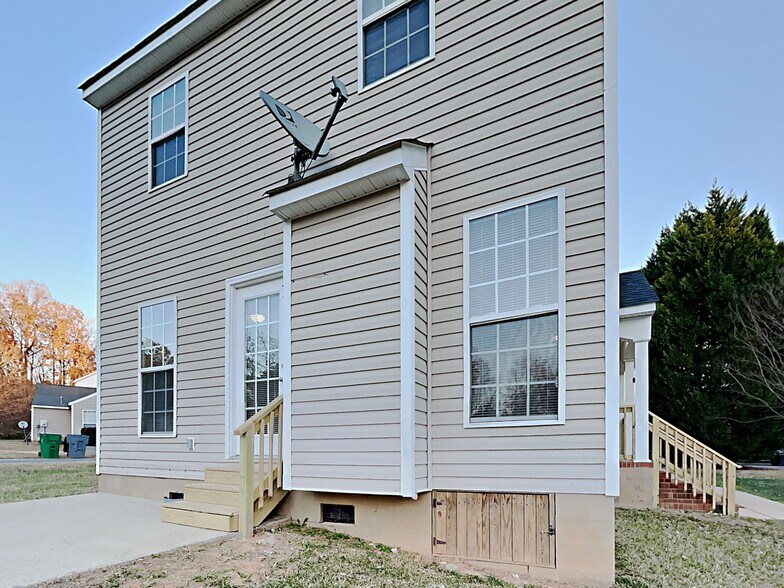Building Photo - 9017 Shenington Pl