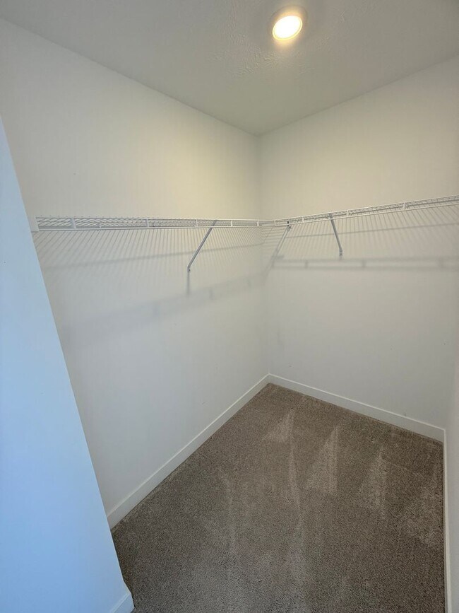 Building Photo - 1046 Elmwood Ln