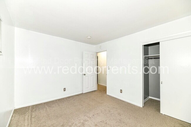 Building Photo - 5361 E Burgess Ave