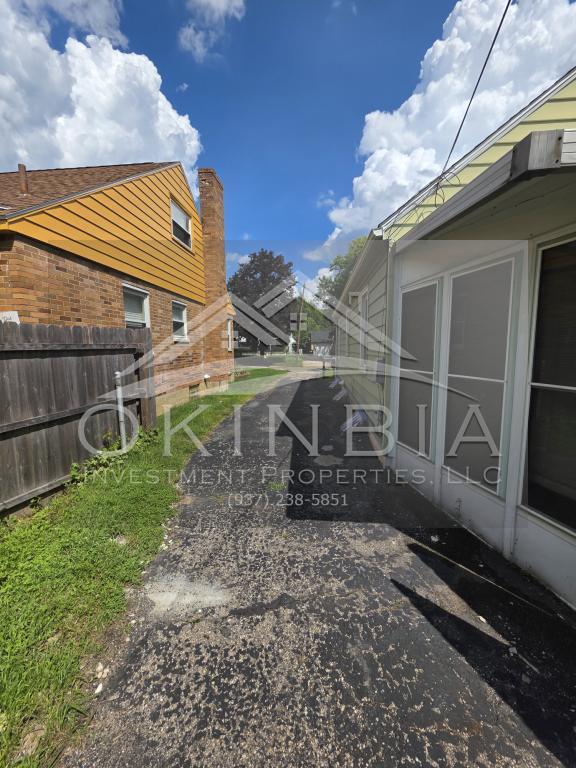 Building Photo - 1425 Canfield Ave