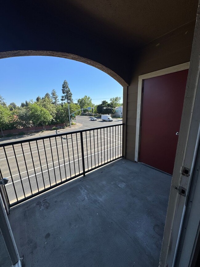 Building Photo - ***Gated community*** Spacious 2-bedroom, 2-bathroom condo in Antelope