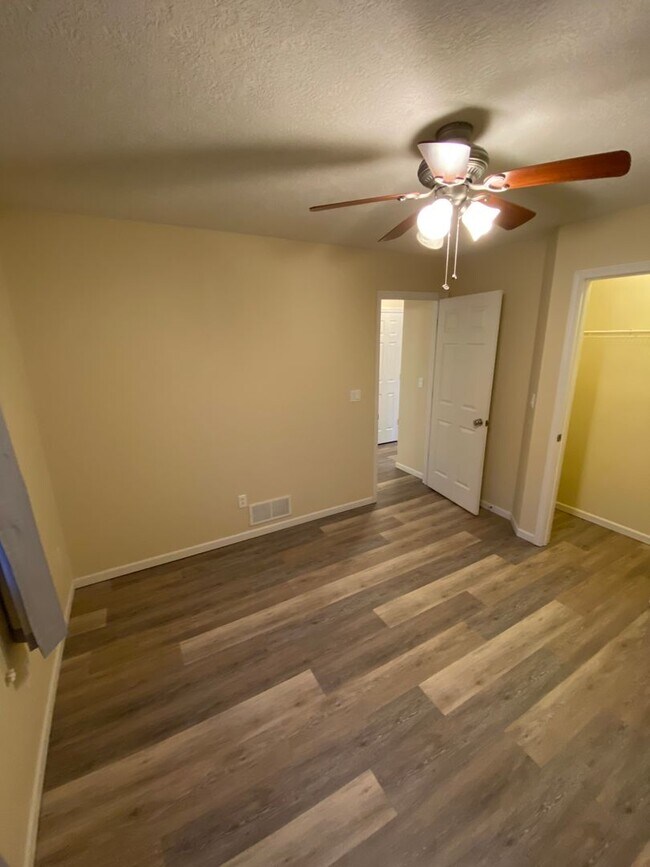 Building Photo - Available November 5, 2024! Call Watson & ...