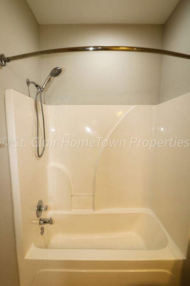 Building Photo - Desirable Community of Avalon