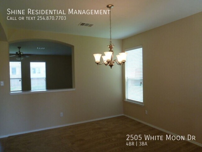 Building Photo - 2505 White Moon Dr