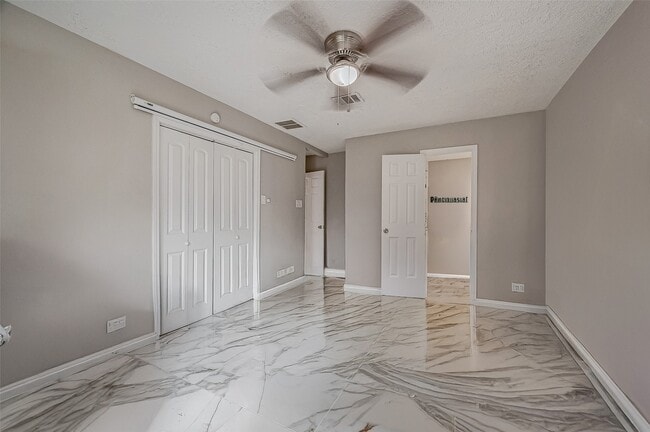 Building Photo - 9215 Golden Meadow Dr