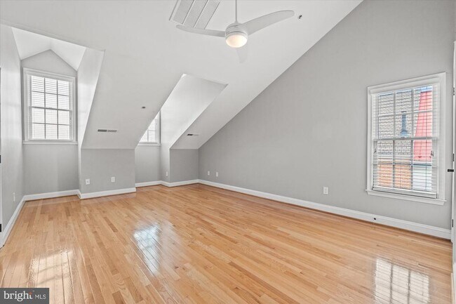 Building Photo - 306 S Fayette St